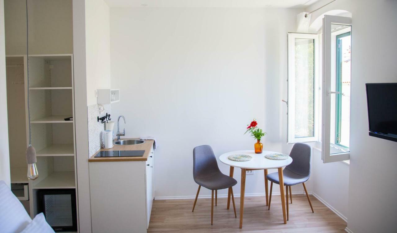 Soukki Town Centre Suites 1 สปลิท ภายนอก รูปภาพ